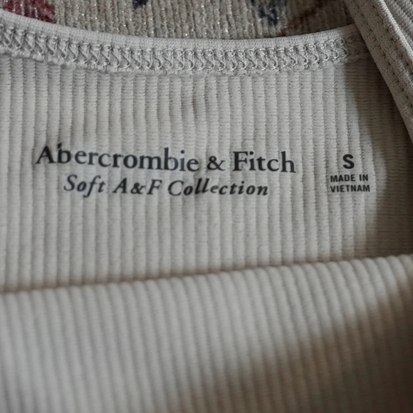 ABERCROMBIE AND FITCH Women's
Seamless Rib Fabric Scoopneck Bodysuit taupe small - Picture 5 of 7